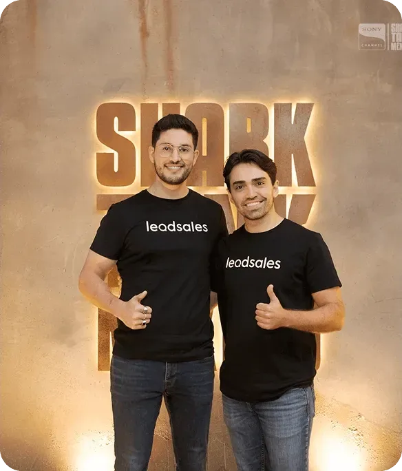 Los fundadores de Leadsales en el set de Shark Tank México