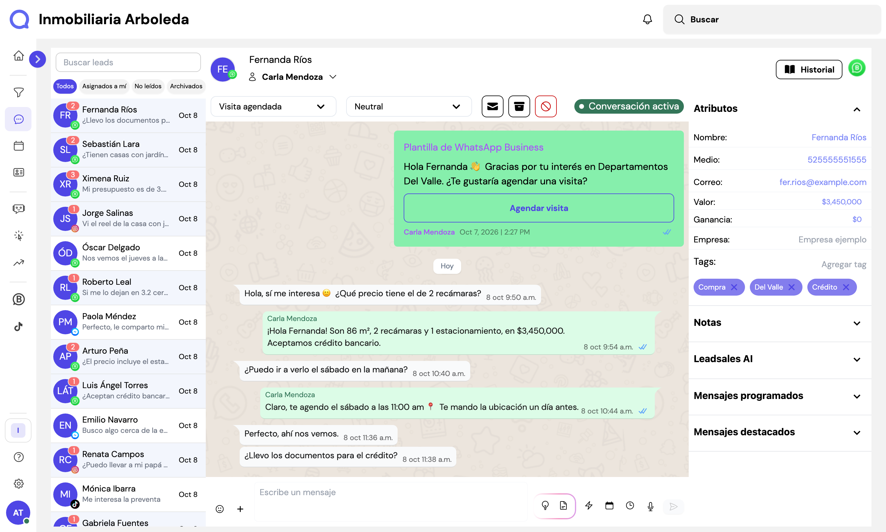 Bandeja de conversaciones de Leadsales con lista de contactos, historial de mensajes y datos del contacto seleccionado.