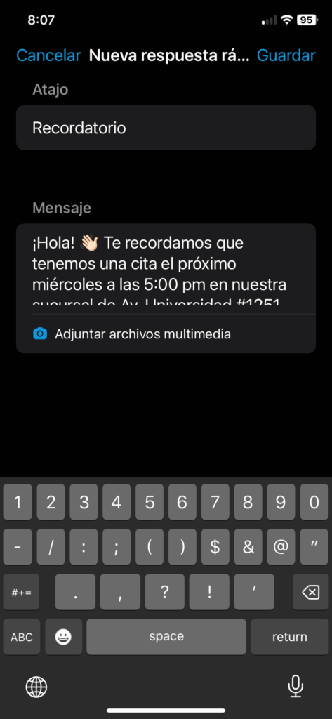 Pantalla para crear una nueva respuesta rápida en WhatsApp Business, configurando el atajo Recordatorio con el mensaje de la cita.