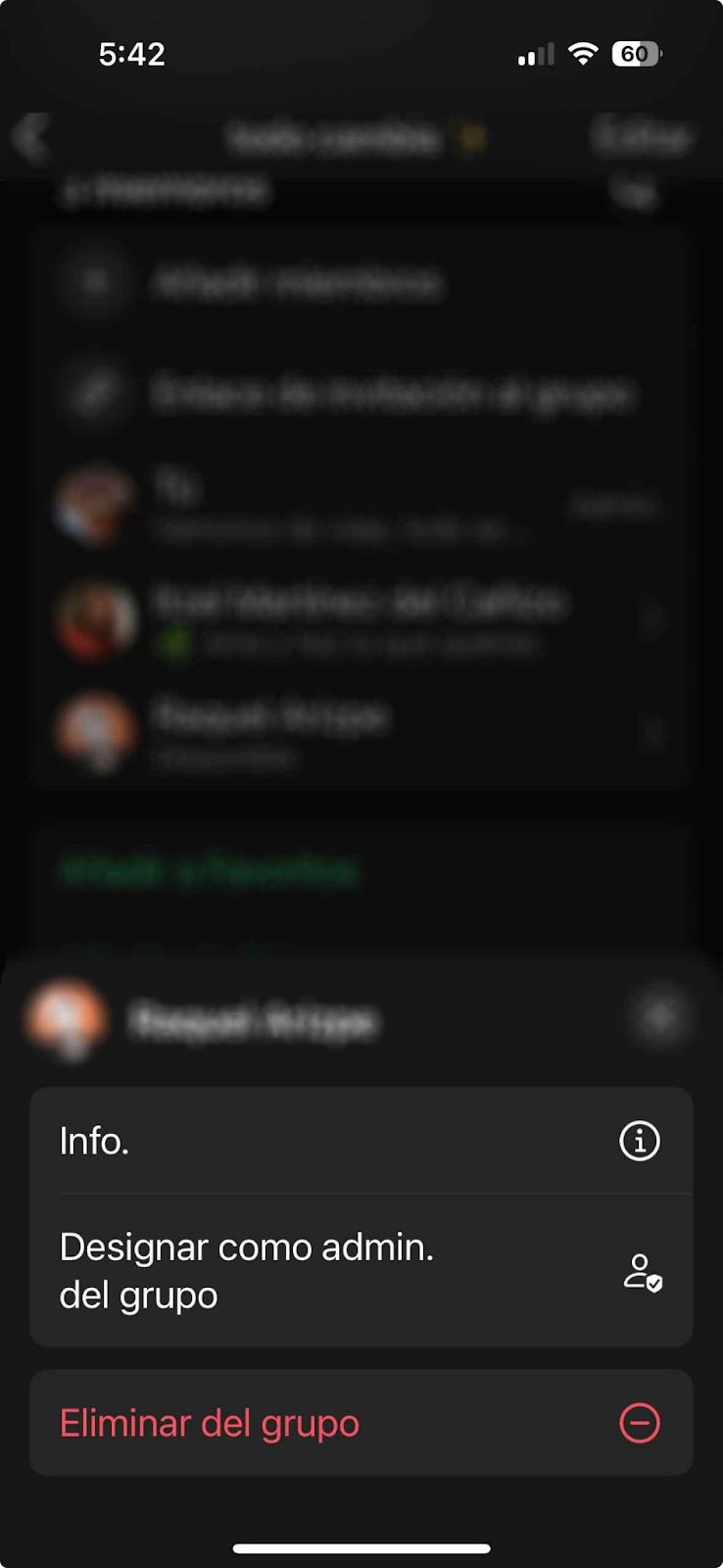 Menú de opciones de un miembro del grupo en WhatsApp con las opciones Info., Designar como admin. del grupo y Eliminar del grupo