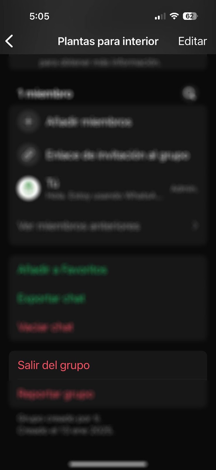 Pantalla de información del grupo Plantas para interior en WhatsApp y la opción Salir del grupo visible al final
