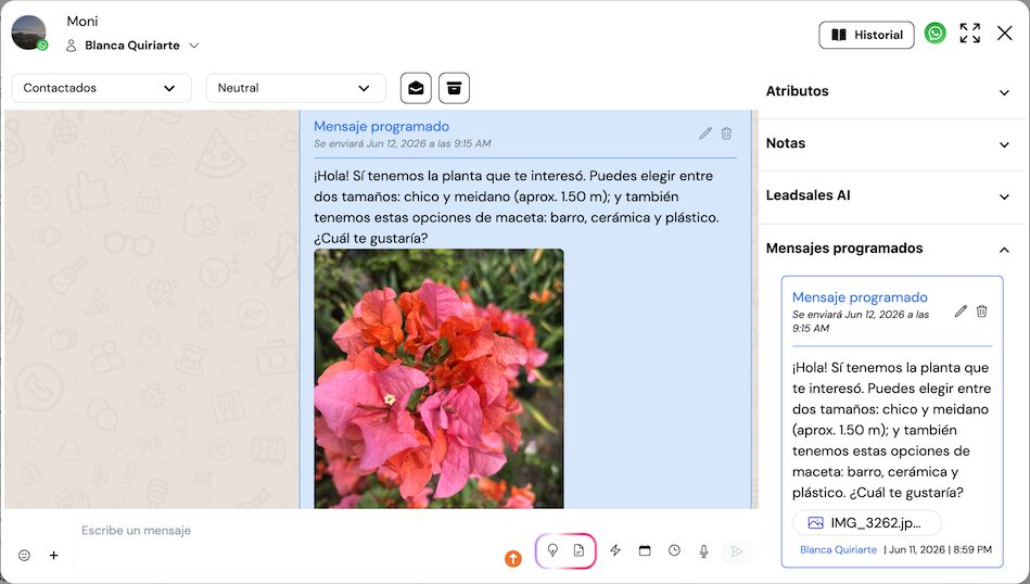 Mensaje programado visible en la conversación de WhatsApp dentro de Leadsales, con texto e imagen adjunta, y el mismo mensaje reflejado en el panel 'Mensajes programados' de la barra lateral derecha con su fecha de envío.