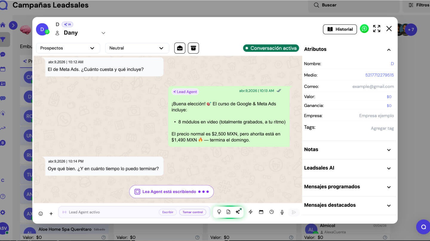 Captura de Leadsales mostrando a Lead Agent respondiendo automáticamente a un prospecto con información de producto y precio, con la opción de que un asesor tome el control de la conversación.