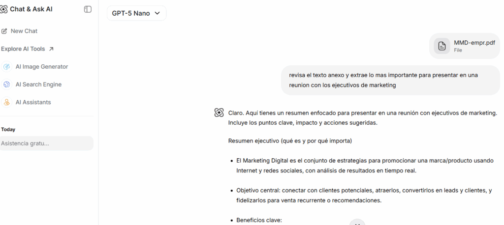 Interfaz de Claude resumiendo un documento PDF para una reunión ejecutiva de marketing