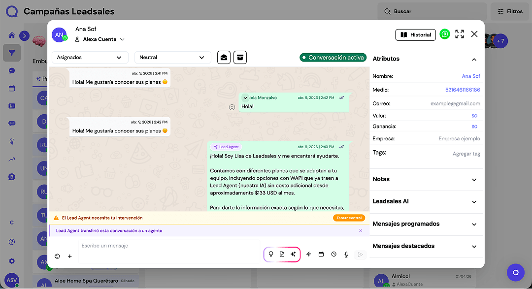 Lead Agent respondiendo automáticamente a un lead en WhatsApp dentro de Leadsales, transfiriendo la conversación a un agente humano cuando detecta que necesita intervención.