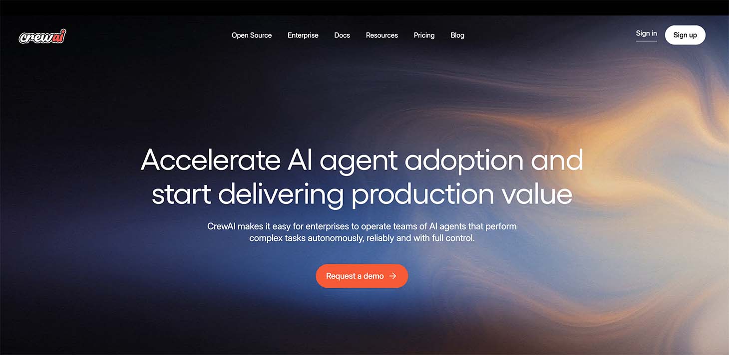 Captura de pantalla de la sección de inicio en la página web de CrewAI